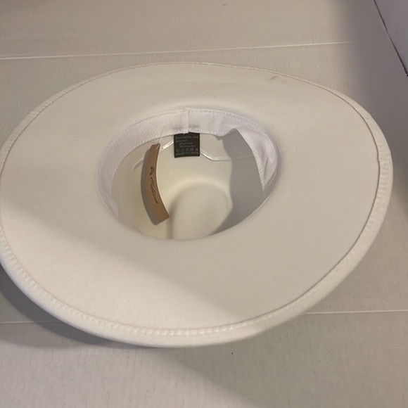 White wide brim fendora hat - Picture 5 of 6